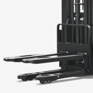 Электроштабелер HANGCHA CDD16-AC1S-LI с подъемом нижних консолей
